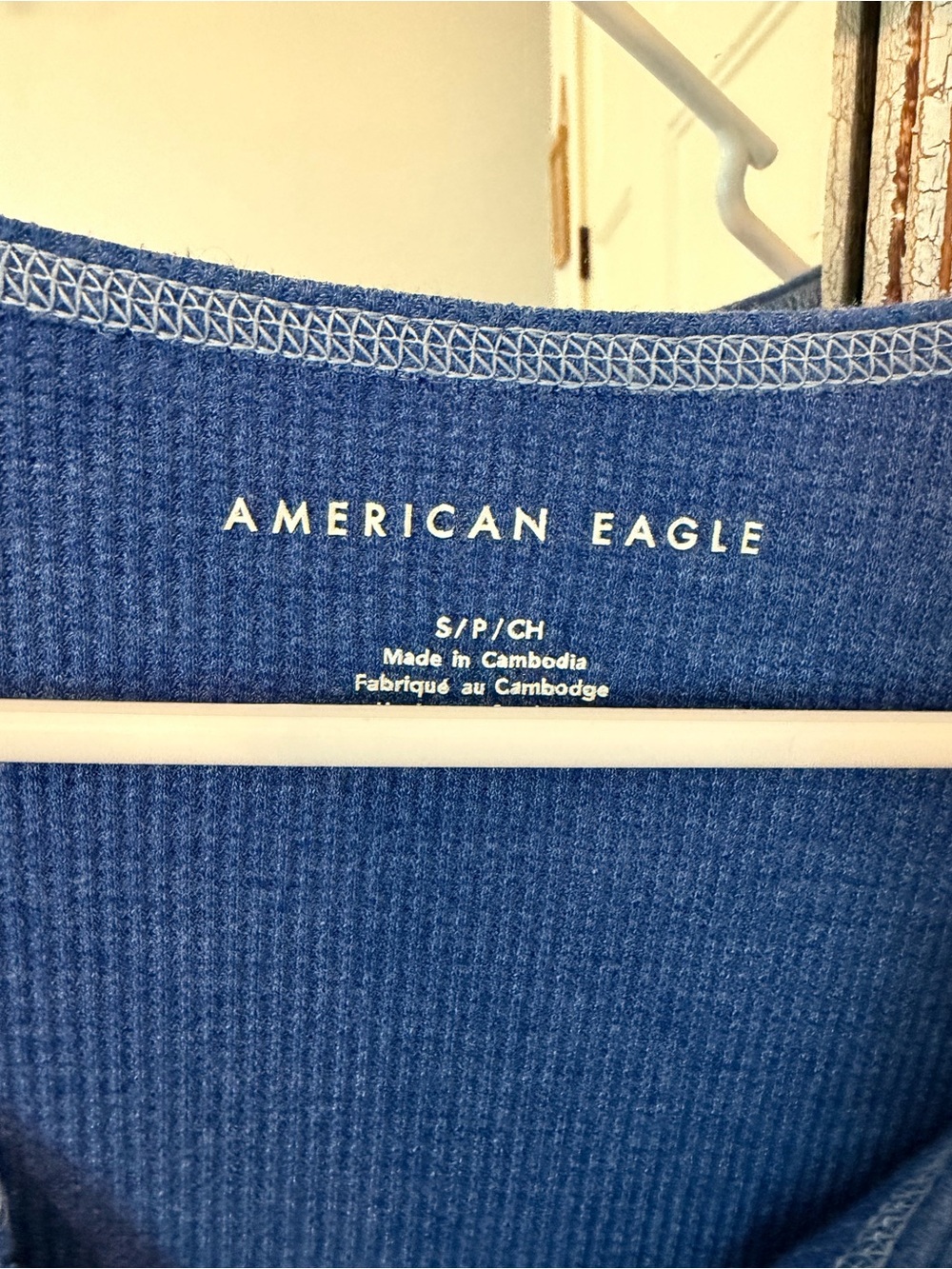 American Eagle Outfitters Blue Ribbed Long-Sleeve V-Neck Crop Top - Picture 3 of 5